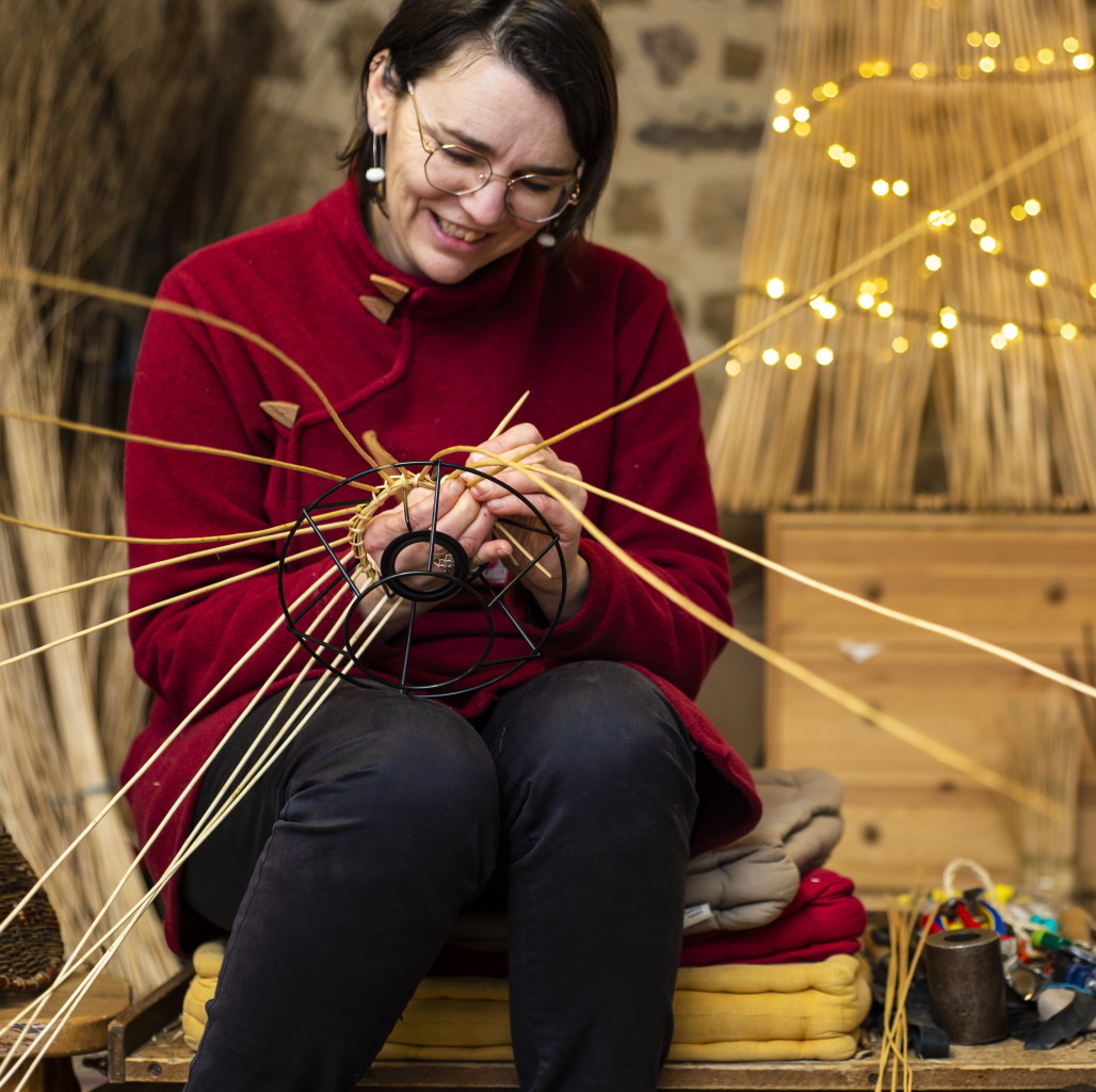 Alexandra artisan vannière portrait tressage de vannerie