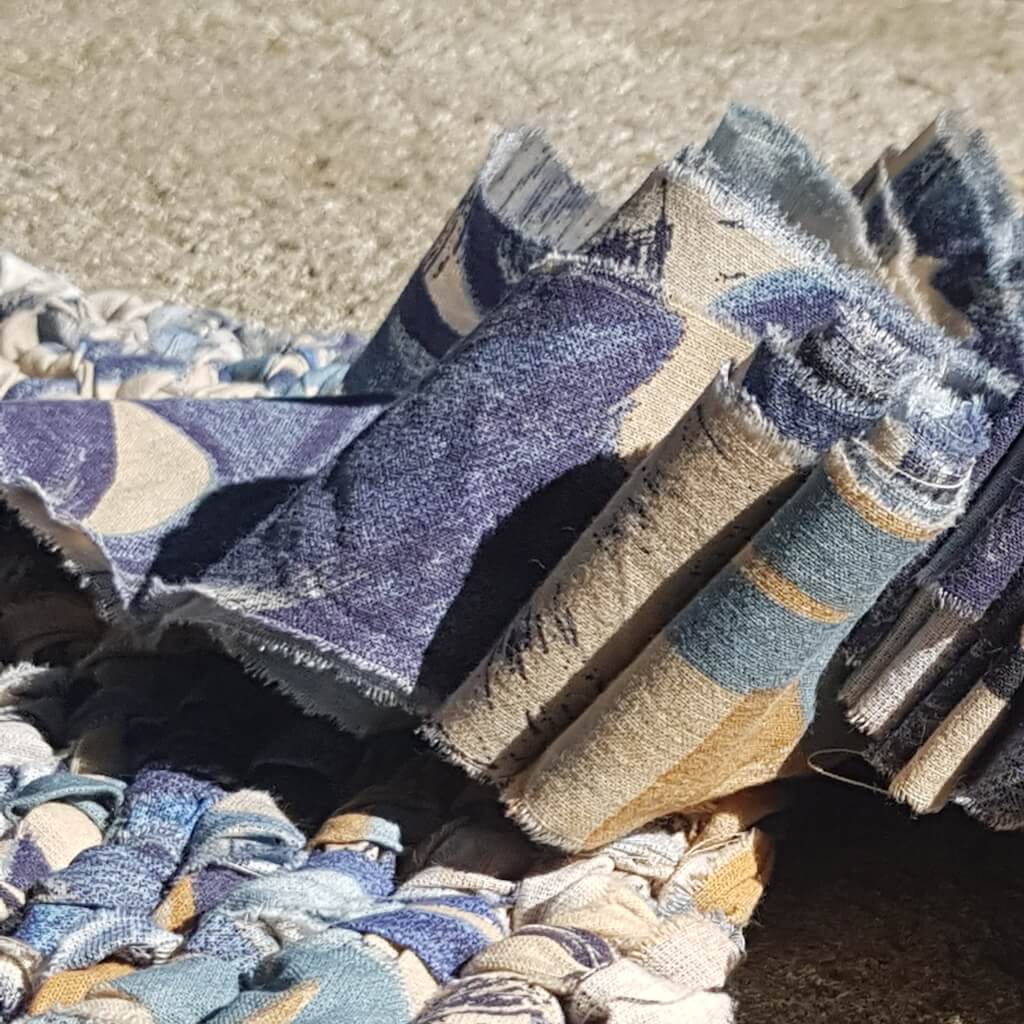 tressyclage tapis de chiffons tressés rond tissus_ beige bleu en cours