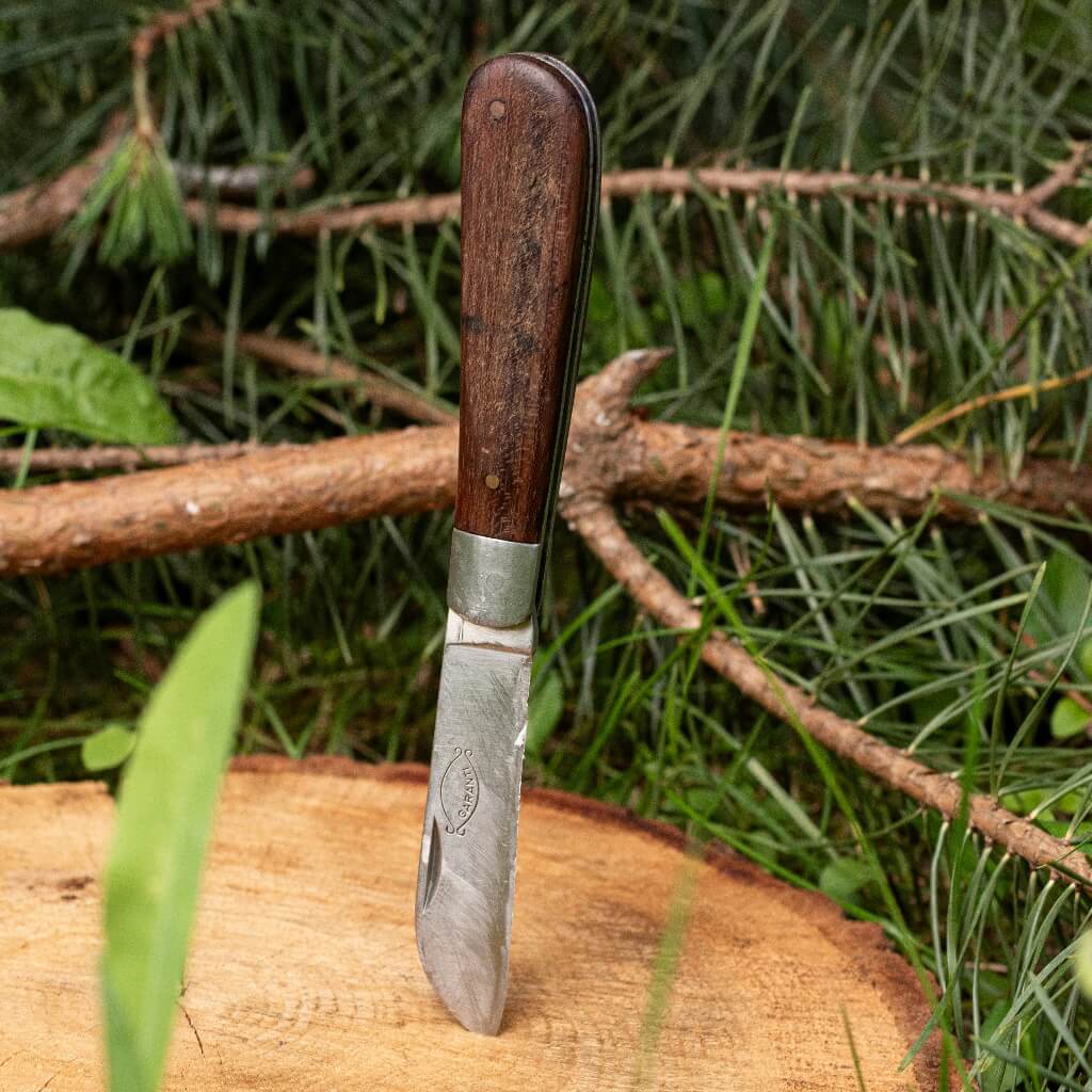 couteau pour sculpter une cuillère en bois avec Yohan