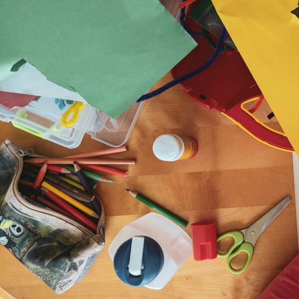 materiel en atelier peinture enfants