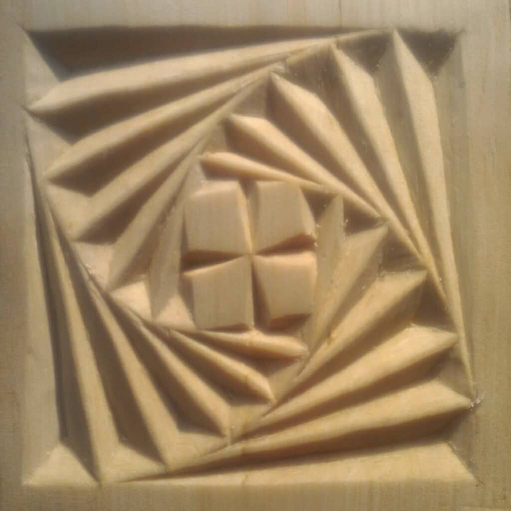 sculpture bois au couteau en coches fresque modulaire