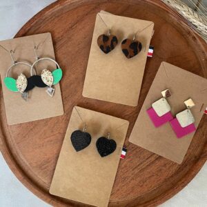 Boucles oreilles fantaisie pendantes femme artisanales cuir recyclé