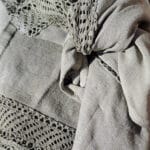Teinture naturelle furoshiki carre tissu_gris dentelle detail_tressyclage